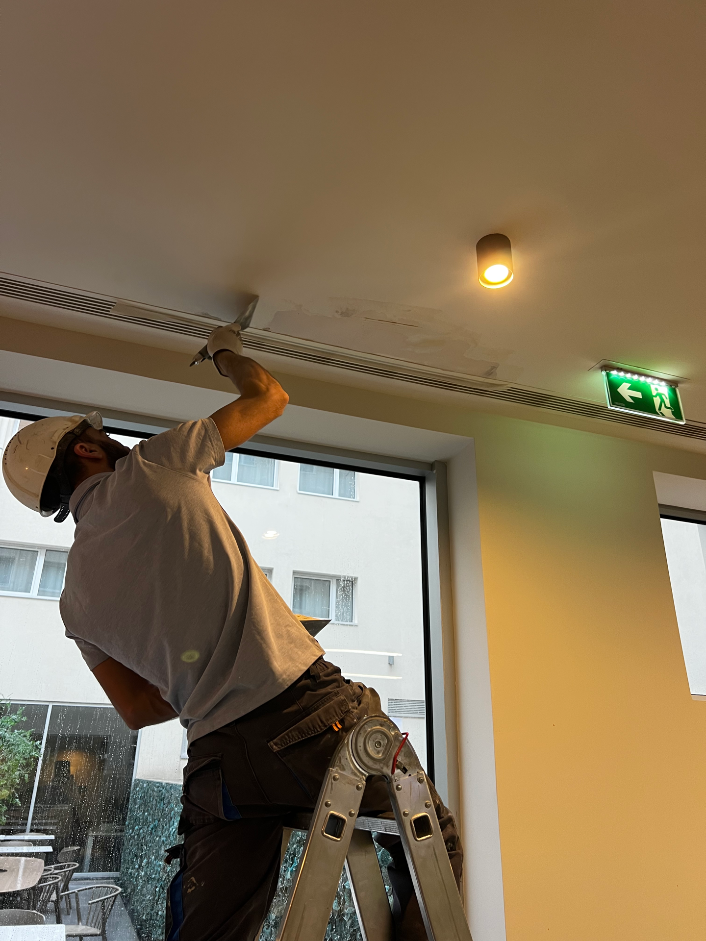 Reparação de pladur. Cliente: Mercaflux. Fev/2026. B&B Hotel Lisboa Aeroporto.